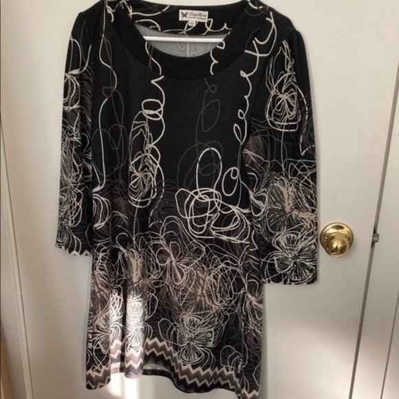 Black Round Neck 3/4 Sleeve Tunic Top - Picture 1 of 5